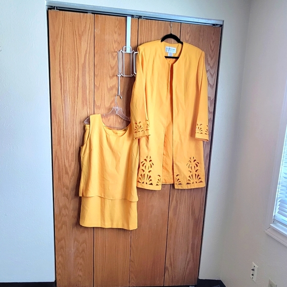 Three piece suit - Picture 1 of 1